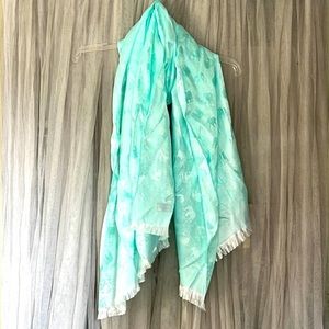 ⭐️ Gorgeous 100% silk scarf wrap in beautiful mint green animal print 76” x 26”
